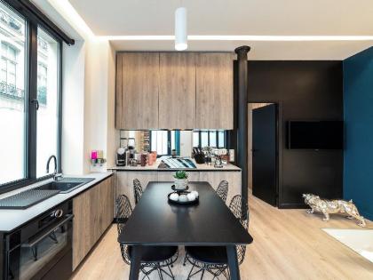 Exclusive Loft in Le Marais - image 3