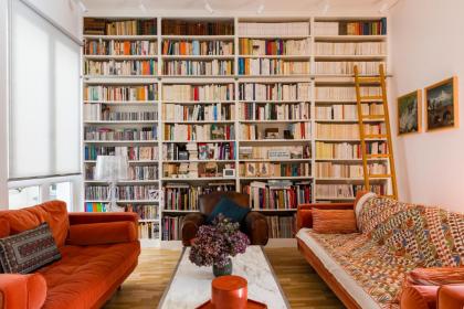 Veeve - The Library Wall