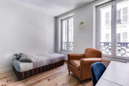 Sumptuous house with patio - image 19