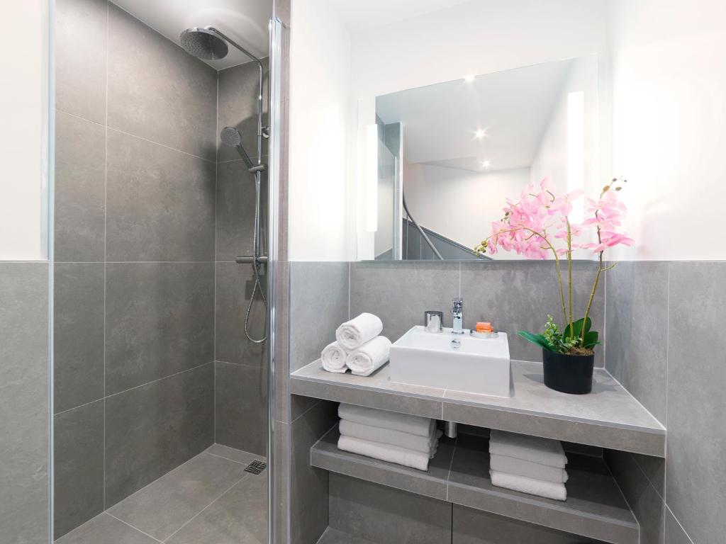 LivinParis - Luxury 4 Bedrooms Le Louvre I - image 4