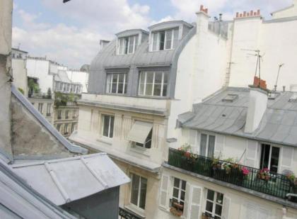 SOHO CENTER/MARAIS/POMPIDOU/LOUVRE - image 15