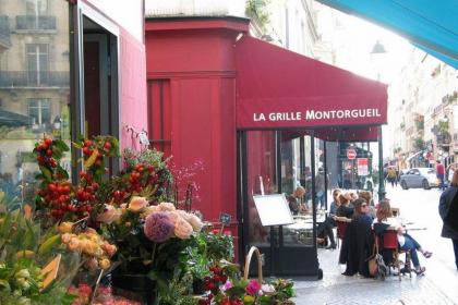 SOHO CENTER/MARAIS/POMPIDOU/LOUVRE - image 16