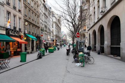 SOHO CENTER/MARAIS/POMPIDOU/LOUVRE - image 18
