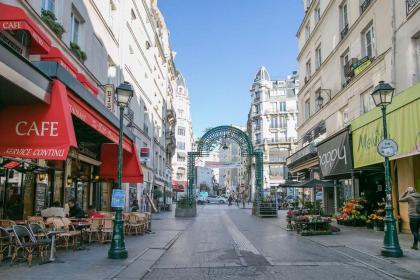 SOHO CENTER/MARAIS/POMPIDOU/LOUVRE - image 19