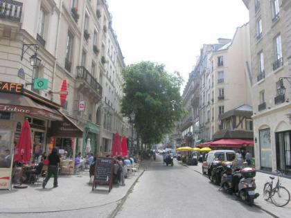 SOHO CENTER/MARAIS/POMPIDOU/LOUVRE - image 20