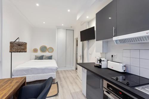 Bright & Modern Studio in Paris - main image