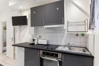 Bright & Modern Studio in Paris - image 10