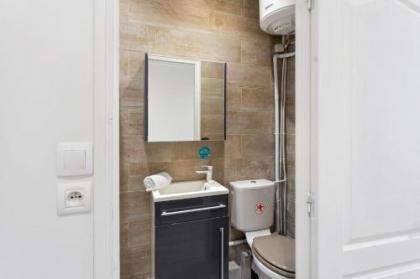 Bright & Modern Studio in Paris - image 8