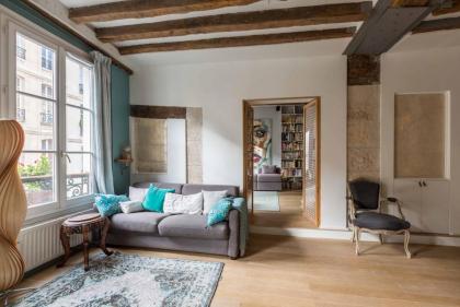 Veeve - Artistic Excellence in the Marais - image 19