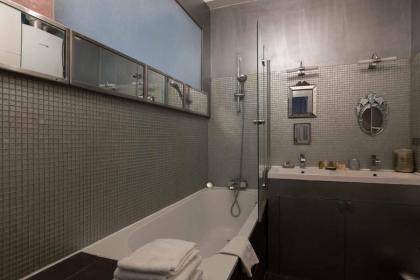 Veeve - Artistic Excellence in the Marais - image 4