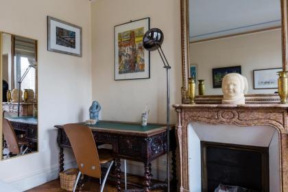 Veeve - Quai aux Fleurs Apartment - image 10