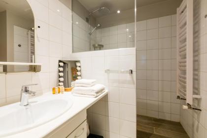 Veeve - Quai aux Fleurs Apartment - image 14