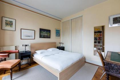 Veeve - Quai aux Fleurs Apartment - image 18