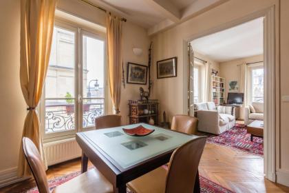 Veeve - Quai aux Fleurs Apartment - image 8