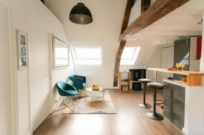 ODEON- CHARMING 3BR IN THE HEART OF SAINT GERMAIN 