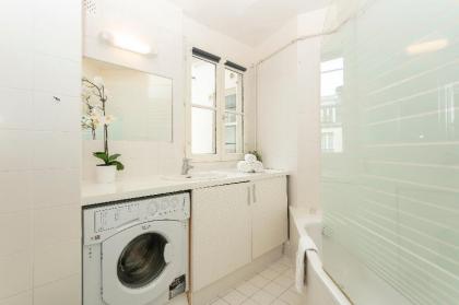 StEPS FROm tHE RIVER SEINE LOVELY1BR WItH BALCONY  Paris