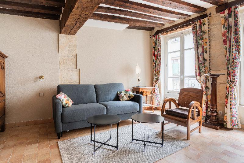 HEART OF LATIN QUARTER- LOVELY STUDIO BY PANTHEON  - image 2