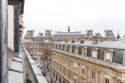 LE MARAIS- IN THE  HEART OF THE CITY - image 3