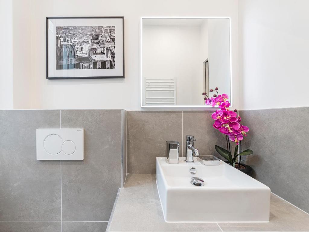 LivinParis - Luxury 3 Bedrooms Arc de Triomphe I - image 3