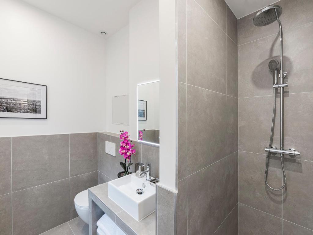 LivinParis - Luxury 3 Bedrooms Arc de Triomphe I - image 4