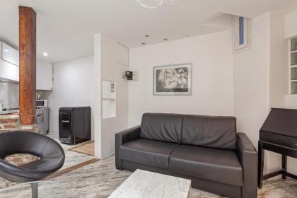 Bright 2 Bedroom Apartment in Paris
