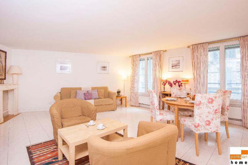 101022 - Family apartment for 4 people in the Louvre area - main image