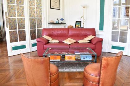 Charming 2 Bedroom Apartment with view of Paris Gare de Lyon - image 13