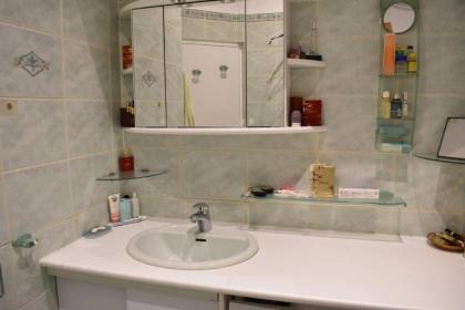 Charming 2 Bedroom Apartment with view of Paris Gare de Lyon - image 2