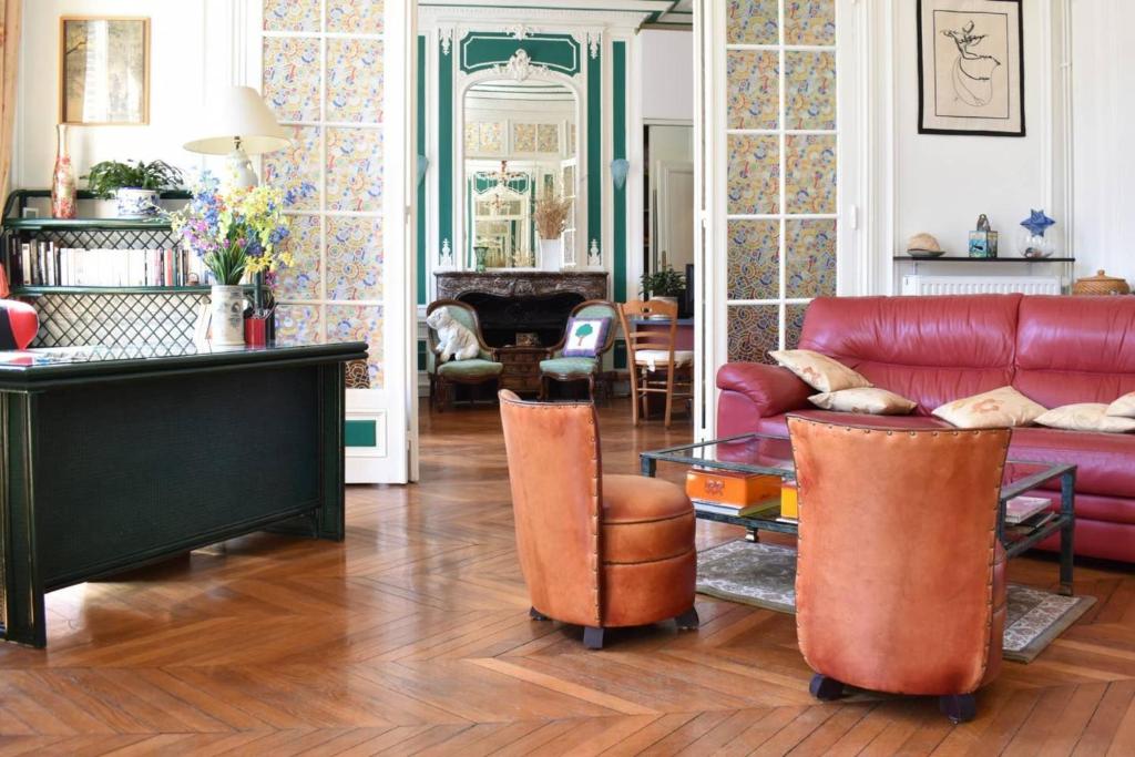 Charming 2 Bedroom Apartment with view of Paris Gare de Lyon - image 3