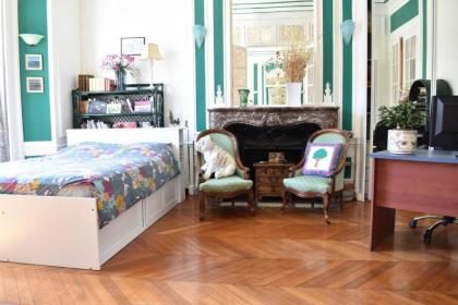 Charming 2 Bedroom Apartment with view of Paris Gare de Lyon - image 7
