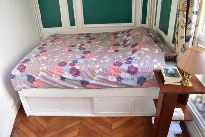 Charming 2 Bedroom Apartment with view of Paris Gare de Lyon - image 9