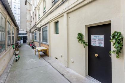114 - Urban Saint Denis Couture - image 25