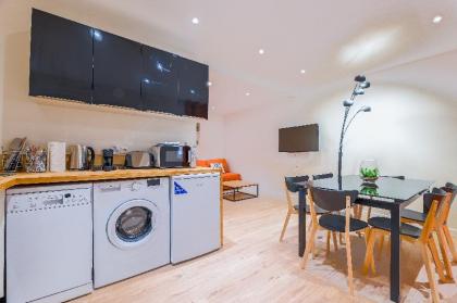 NEW  La Vie Est Belle 3 Bdrs Prime Location