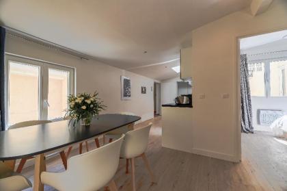 New  Joy 3 Bdrs Great Apt Prime Location 