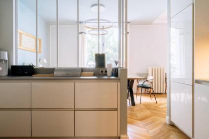 Spacious Parisian Family Apartment In 7th - image 18