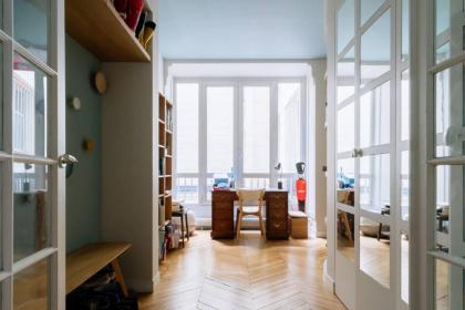Spacious Parisian Family Apartment In 7th - image 25