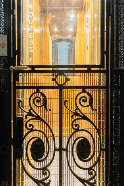 Spacious Parisian Family Apartment In 7th - image 28