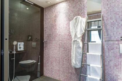 Ze Hotel - image 5