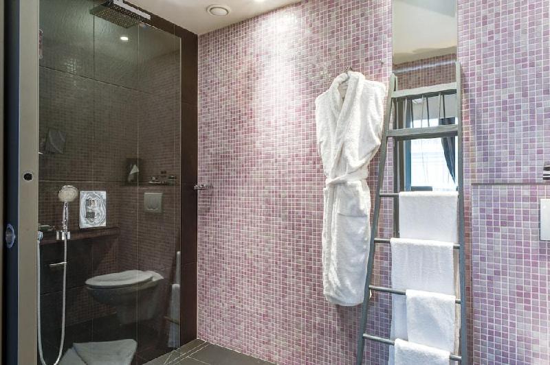 Ze Hotel - image 5