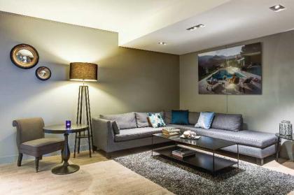 ZE HOTEL - image 2