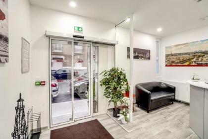 Paris Hotel - image 1