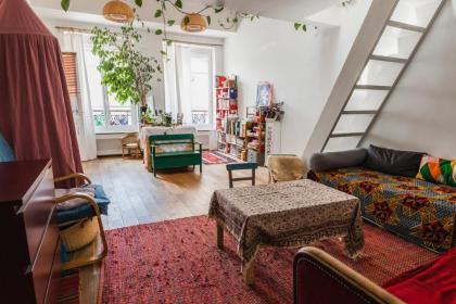 Bright atypical duplex in Menilmontant 