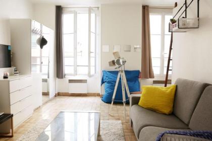 Sumptuous apartment near Republic - image 4