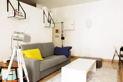 Sumptuous apartment near Republic - image 8