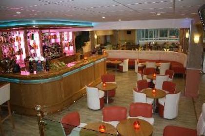 Comfort Hotel CDG Airport - image 7