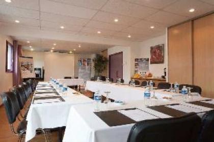 Comfort Hotel CDG Airport - image 9