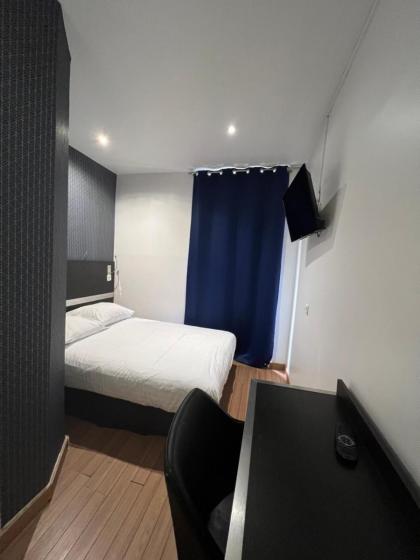Modern's Hotel - image 12
