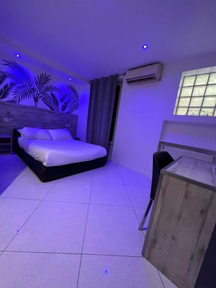Modern's Hotel - image 13