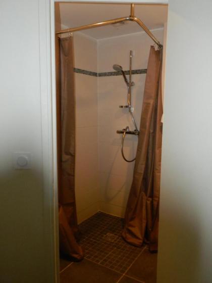 Modern's Hotel - image 3