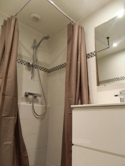 Modern's Hotel - image 4